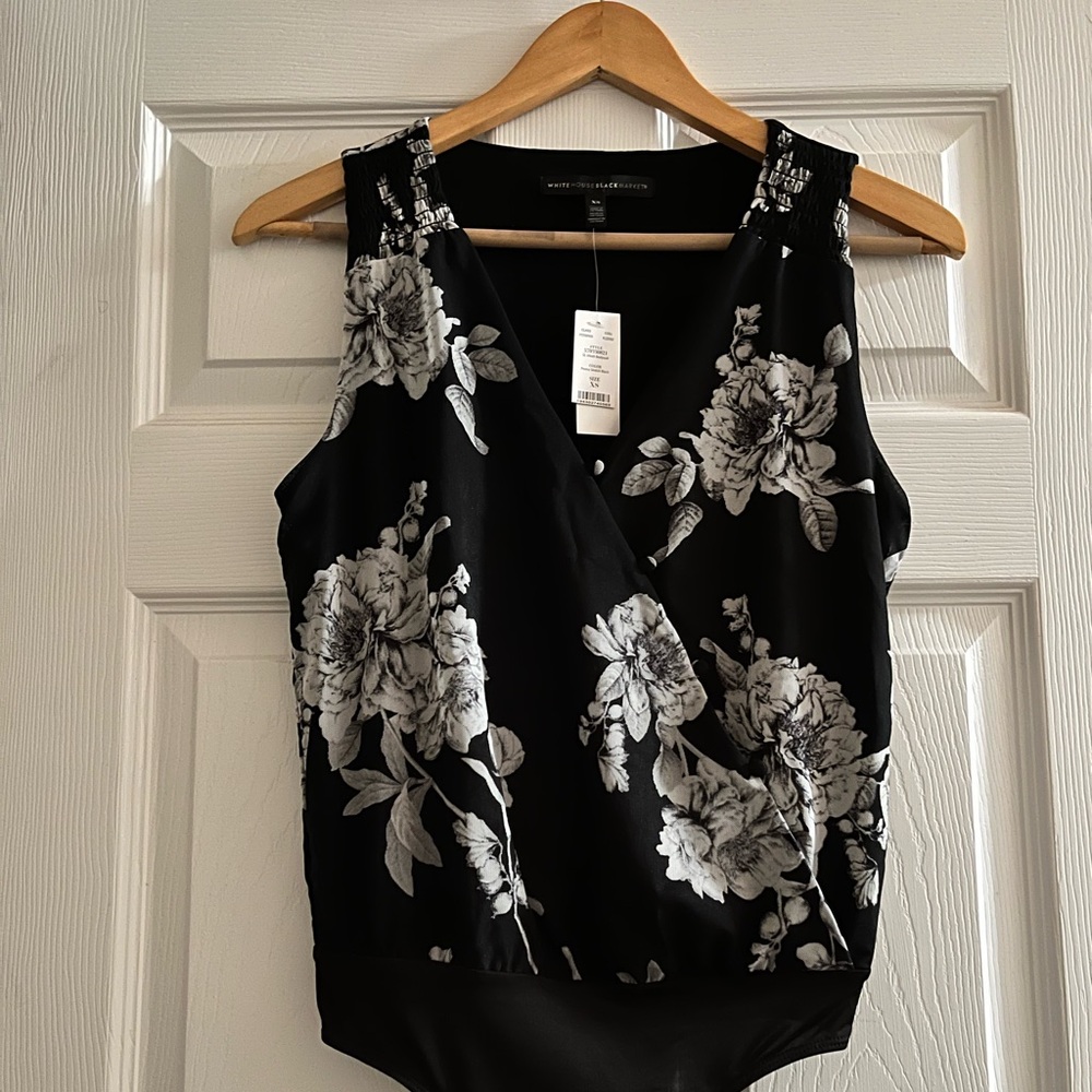 NWT White House Black Market Flower Bodysuit XS Pretty